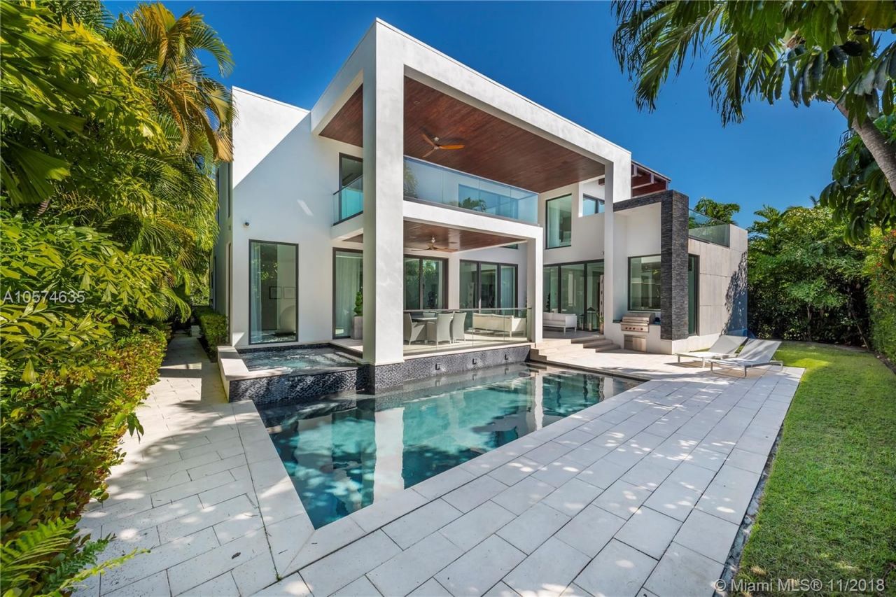 Villa in Miami, USA, 600 m² - Foto 1