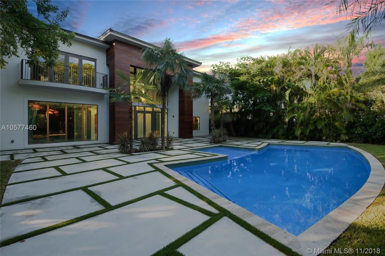 Villa à Miami, États-Unis, 500 m² - image 1