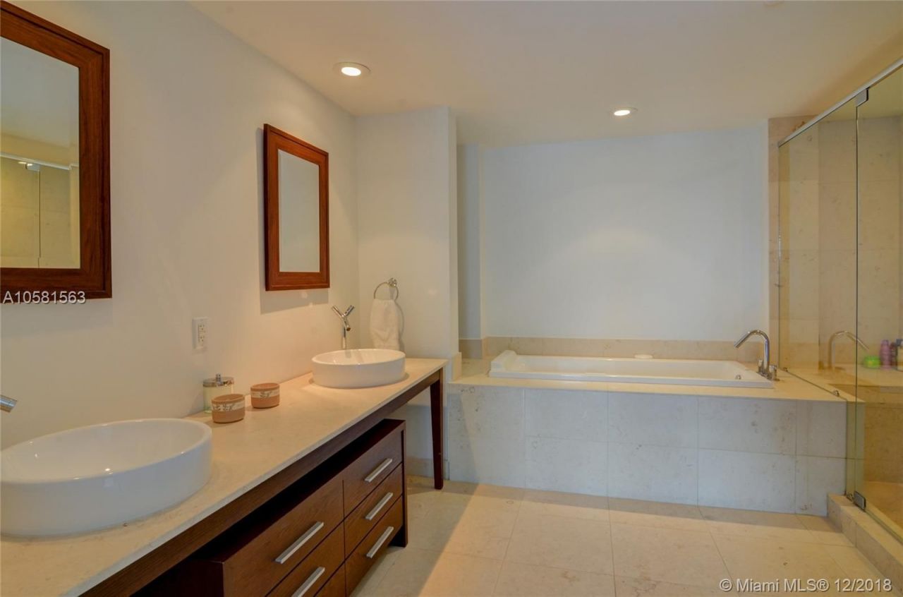 Apartment in Miami, USA, 130 m² - picture 11