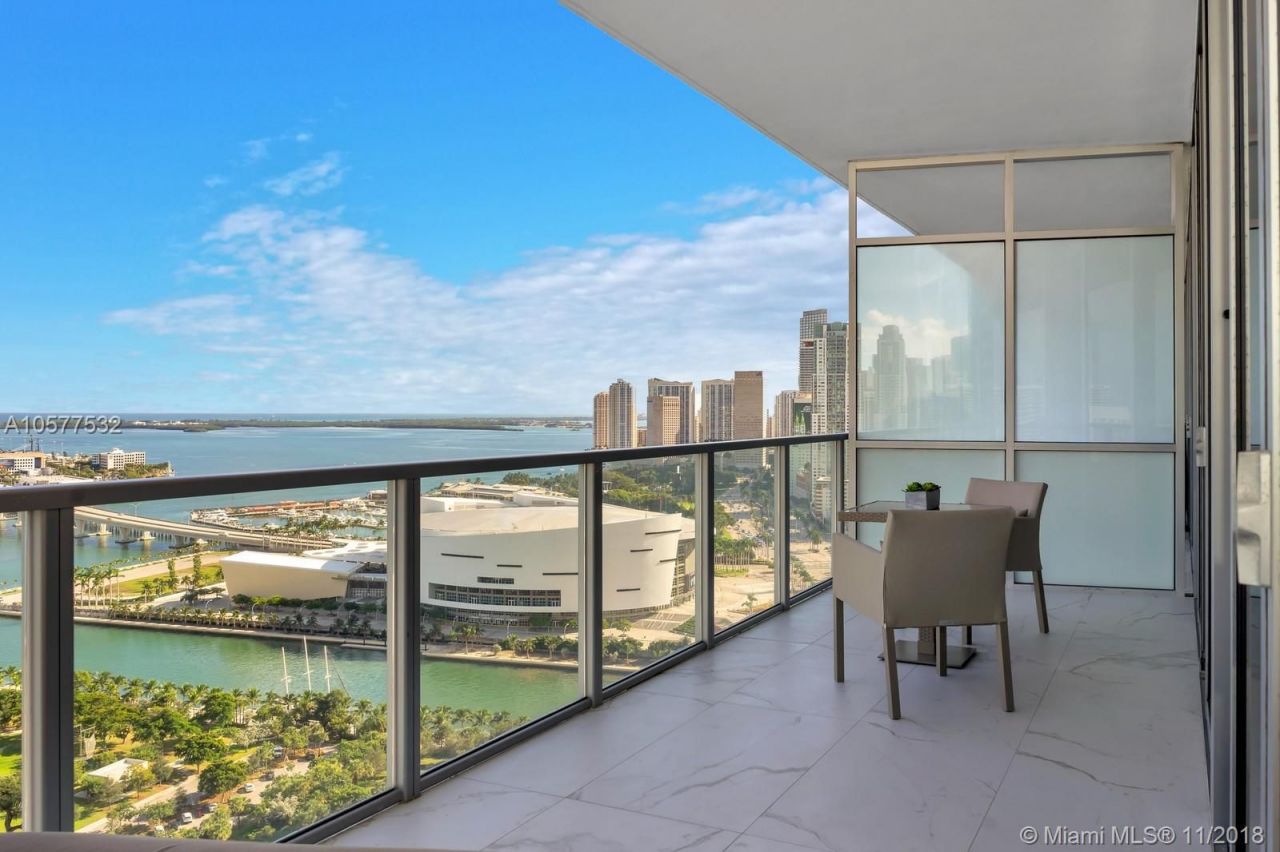 Apartamento en Miami, Estados Unidos, 140 m² - imagen 2