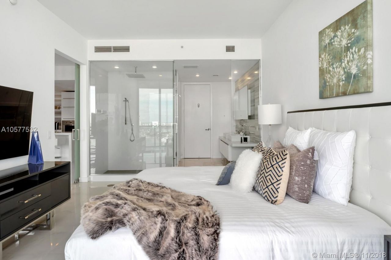 Apartamento en Miami, Estados Unidos, 140 m² - imagen 7