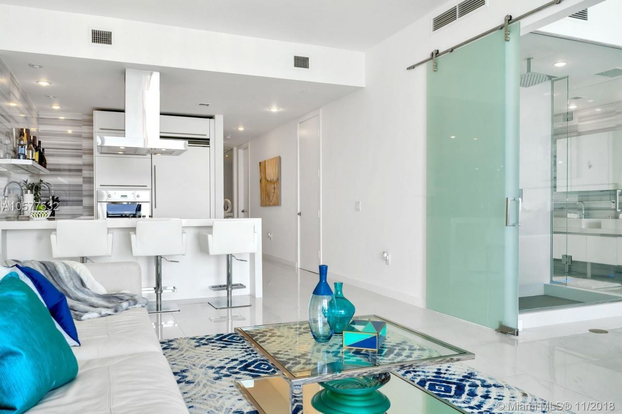 Apartamento en Miami, Estados Unidos, 140 m² - imagen 11