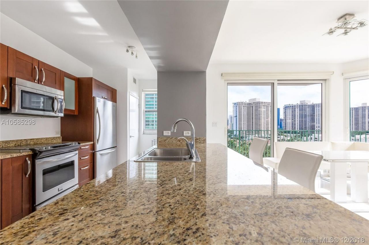 Apartment in Miami, USA, 130 m² - picture 4