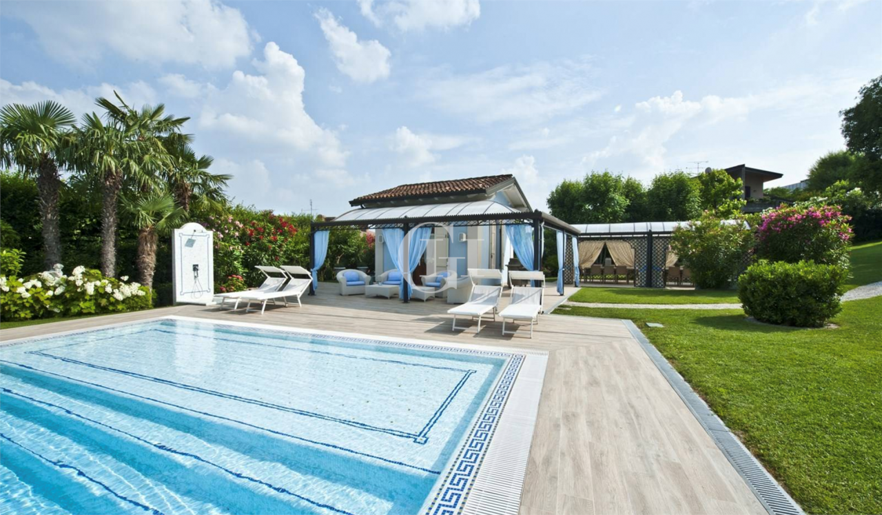 Villa sul Lago di Garda, Italia, 990 m² - foto 2