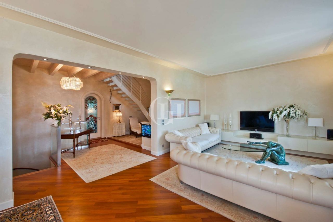 Villa sul Lago di Garda, Italia, 990 m² - foto 11