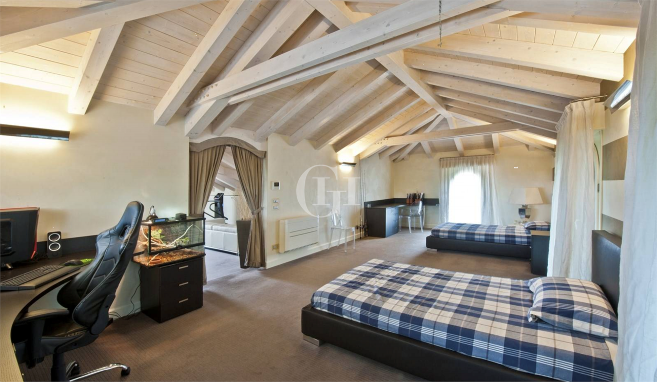 Villa sul Lago di Garda, Italia, 990 m² - foto 13