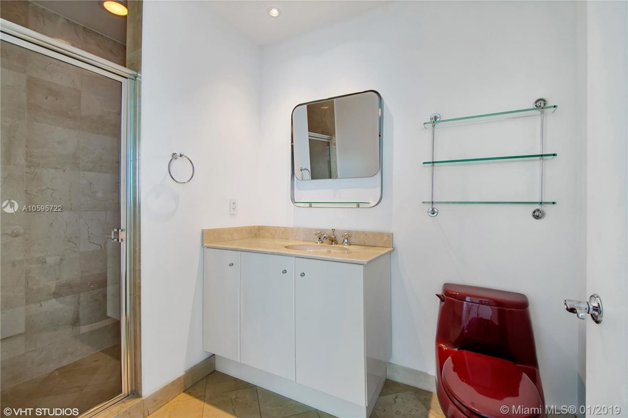 Flat in Miami, USA, 160 m² - picture 16