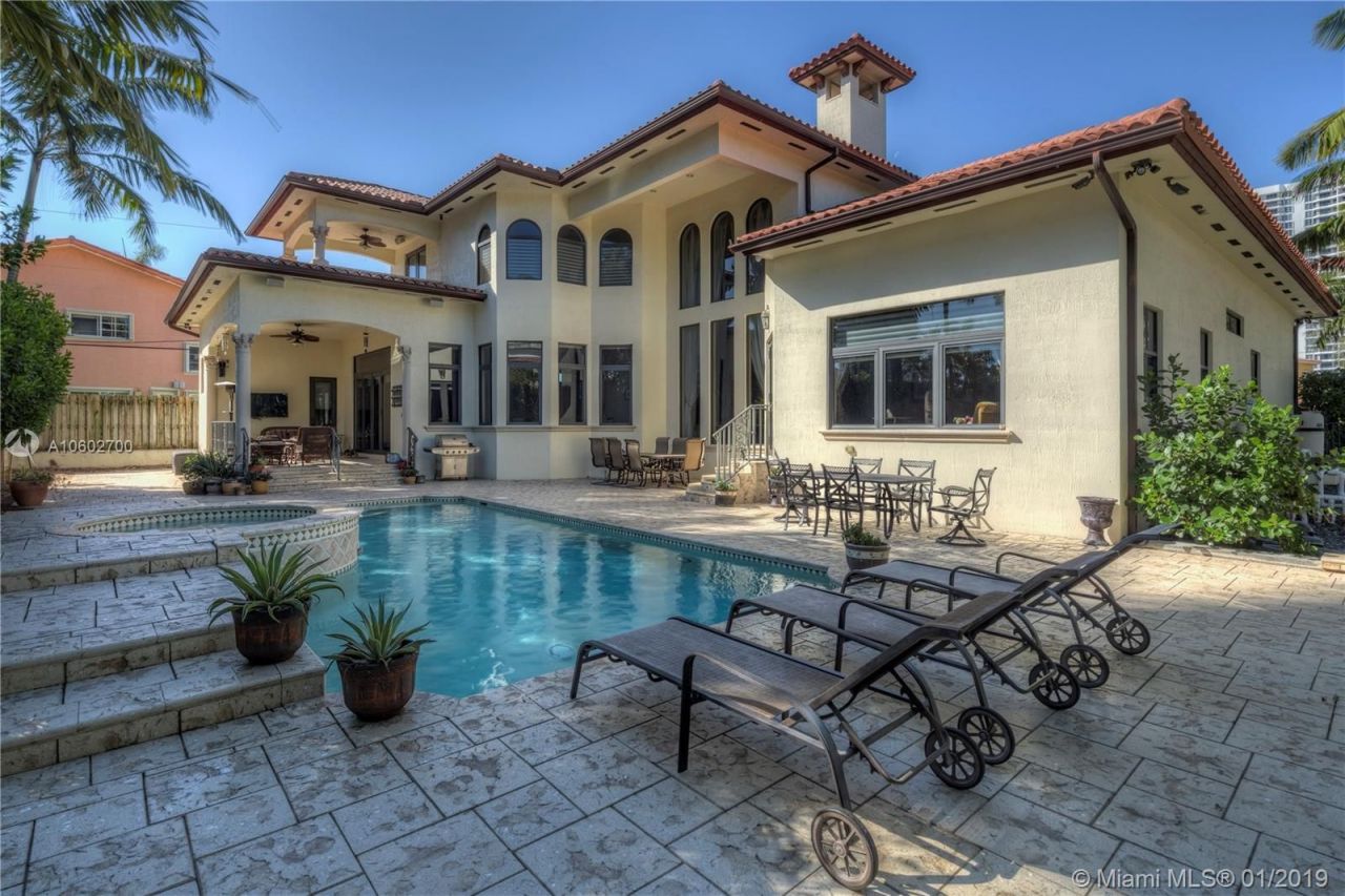 Villa à Miami, États-Unis, 540 m² - image 2