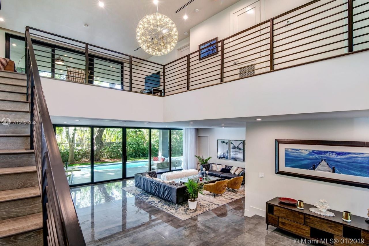 Villa en Miami, Estados Unidos, 600 m² - imagen 2