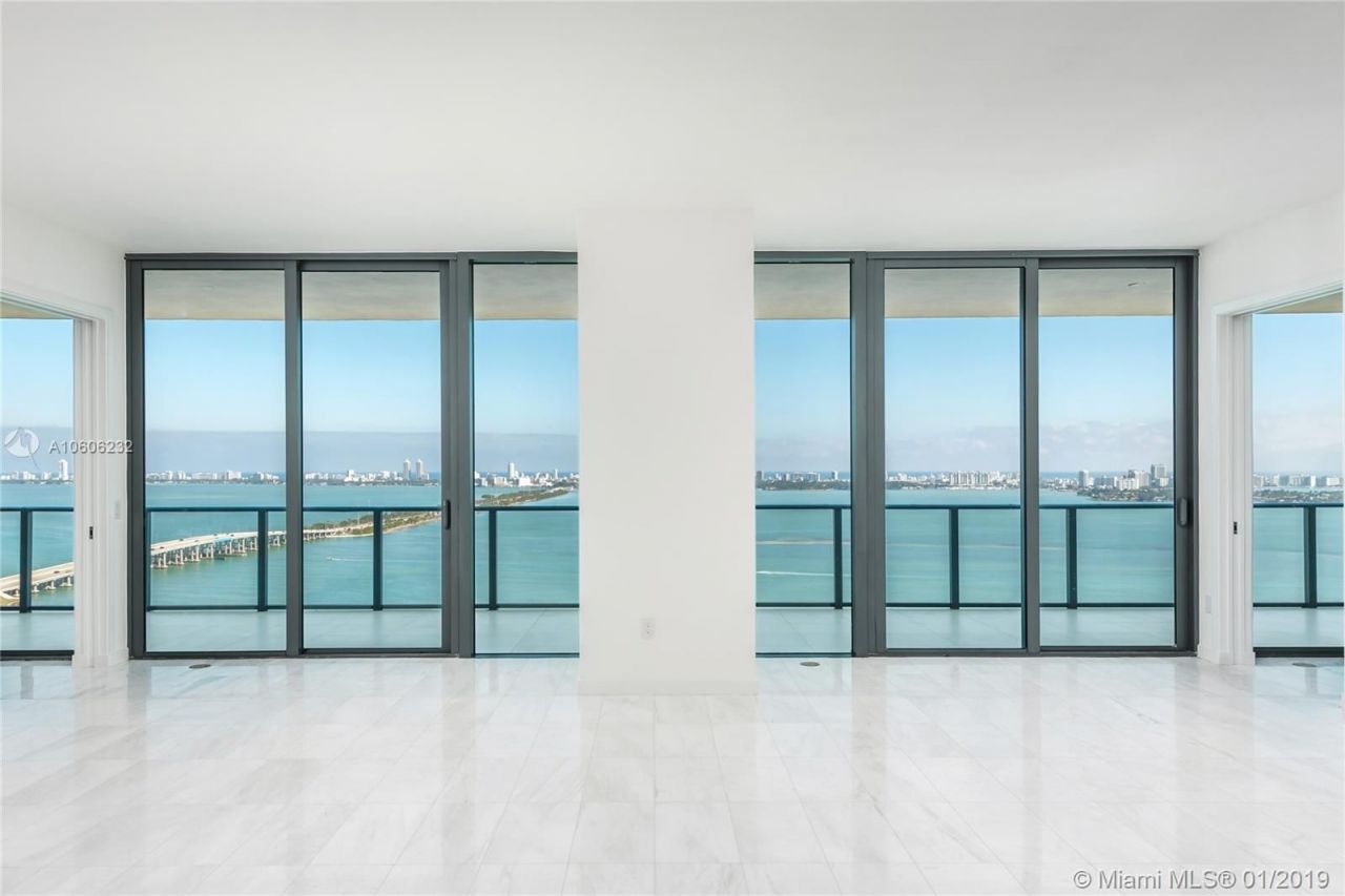 Flat in Miami, USA, 230 m² - picture 1