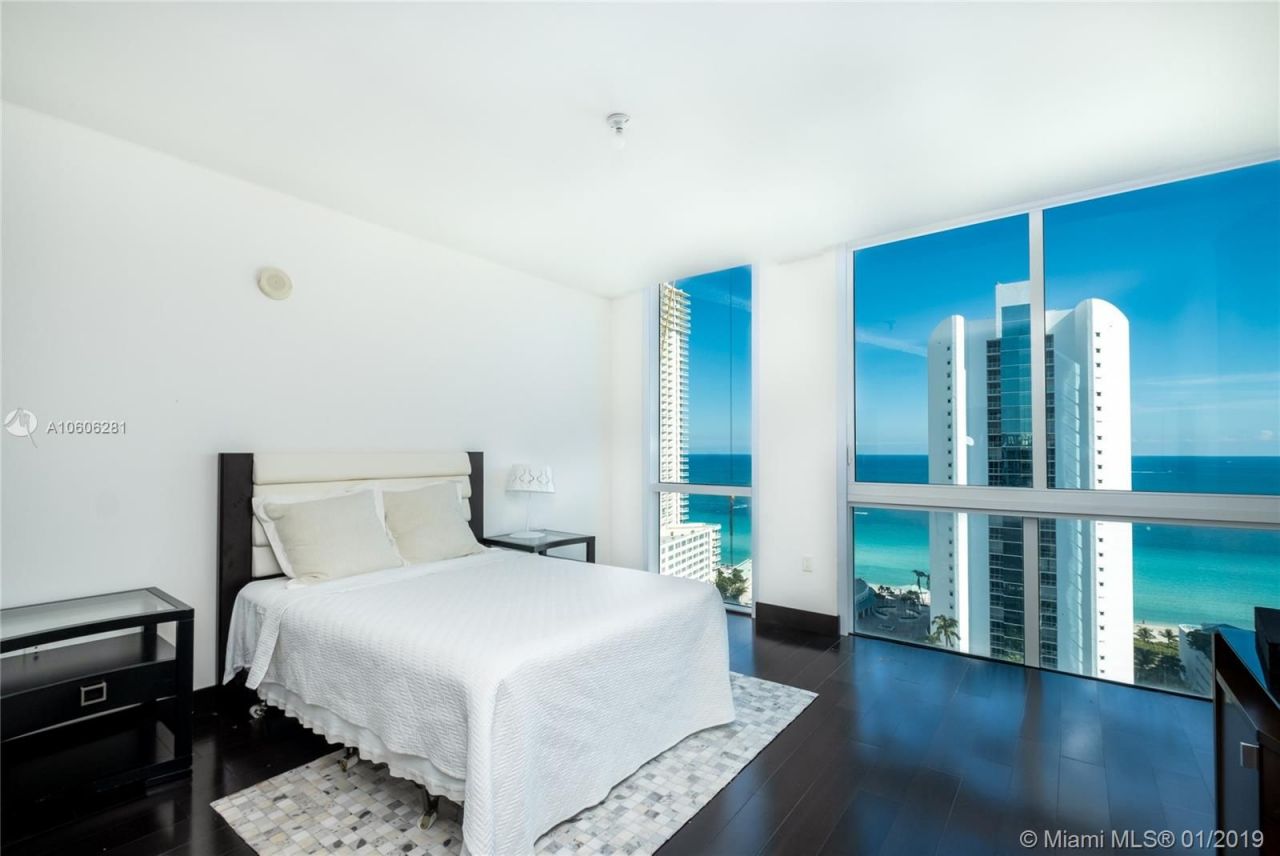 Penthouse in Miami, USA, 300 m² - picture 1