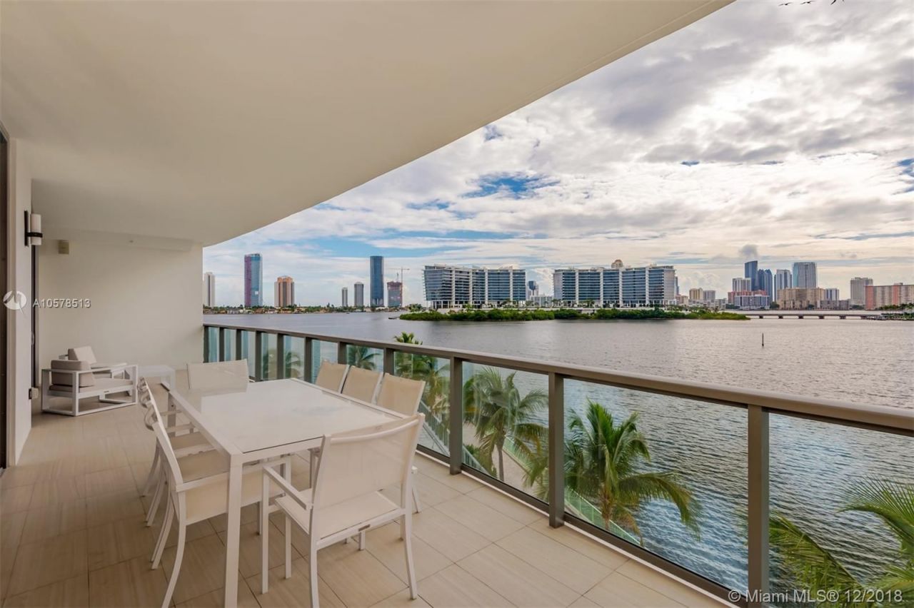 Flat in Miami, USA, 270 m² - picture 1