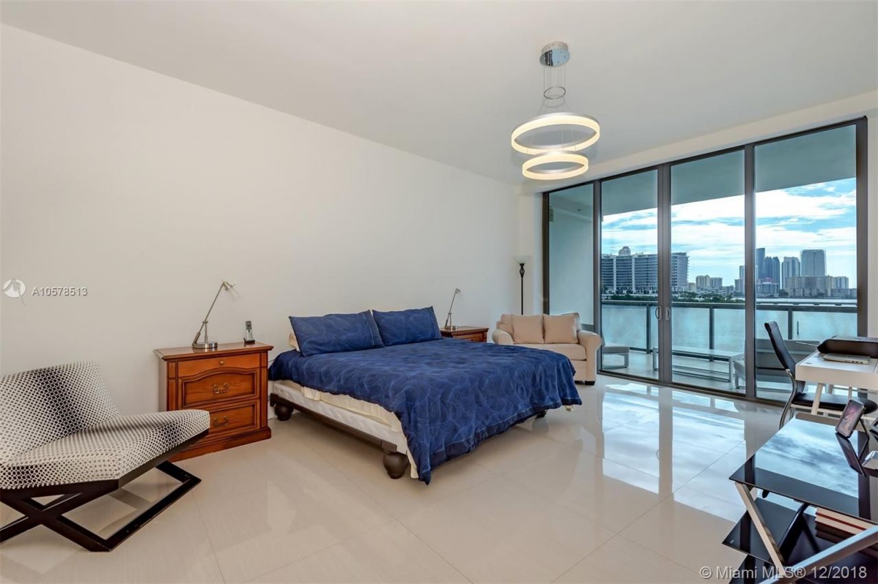Flat in Miami, USA, 270 m² - picture 17