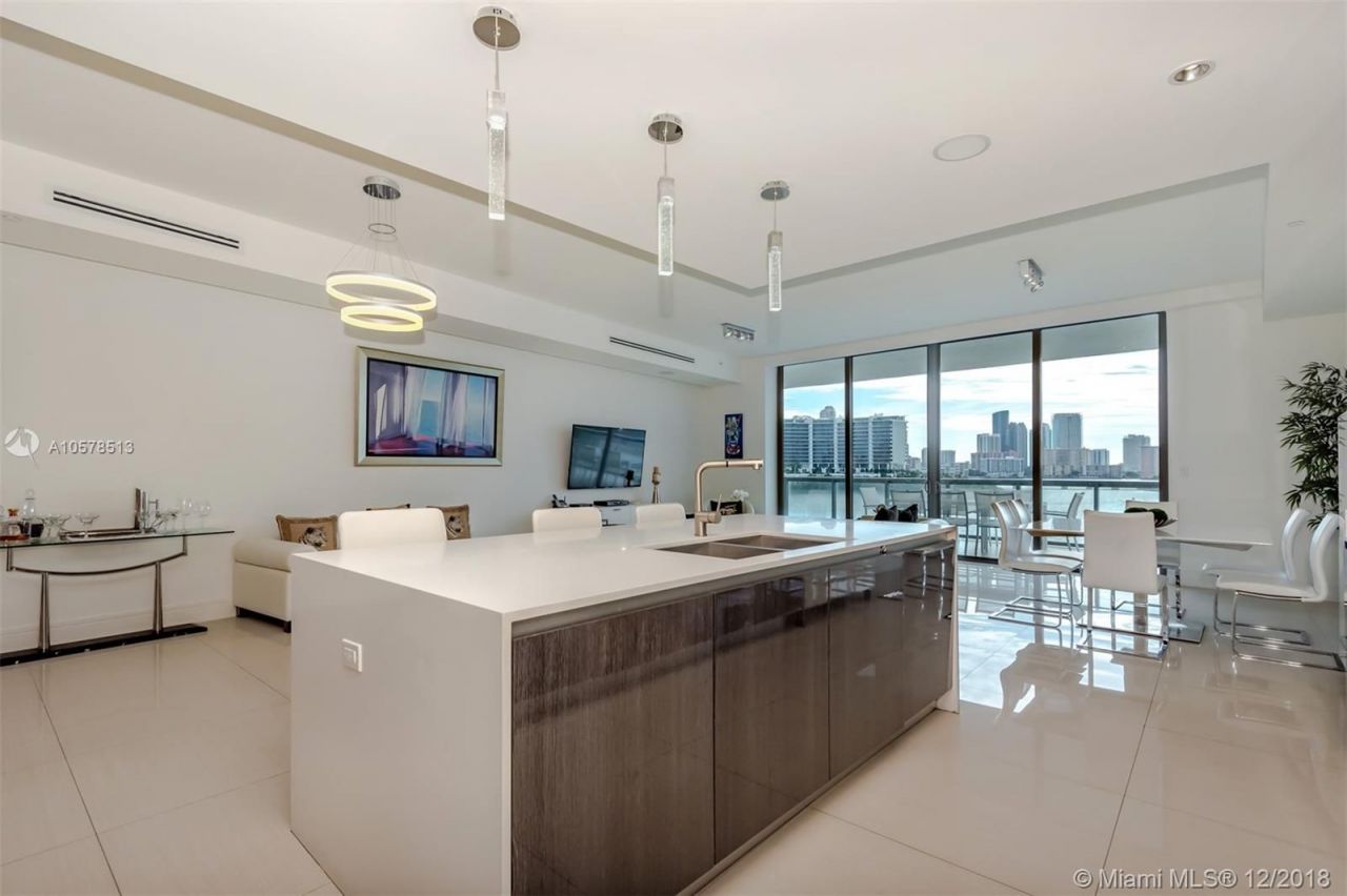 Flat in Miami, USA, 270 m² - picture 8