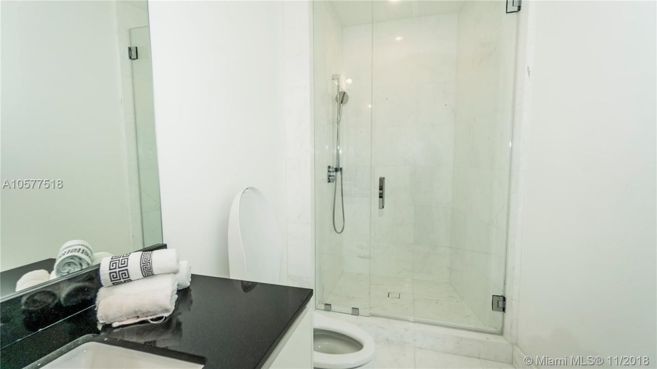 Flat in Miami, USA, 350 m² - picture 8