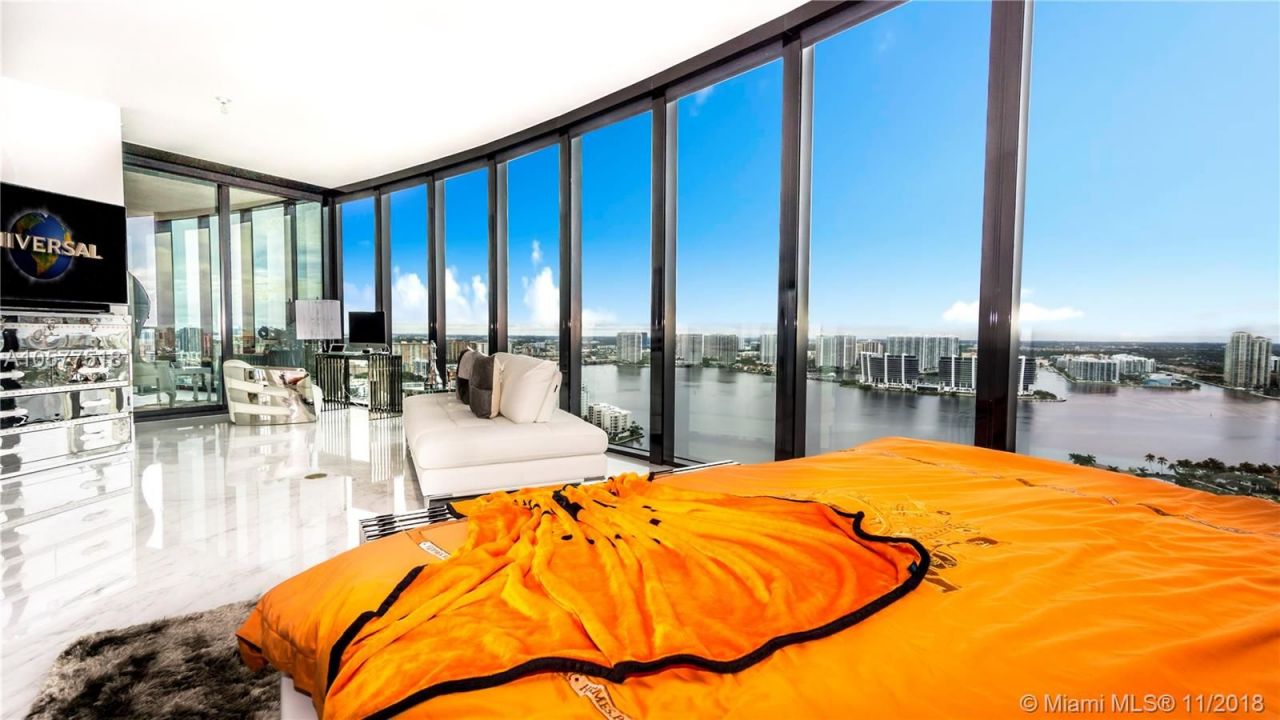 Flat in Miami, USA, 350 m² - picture 12