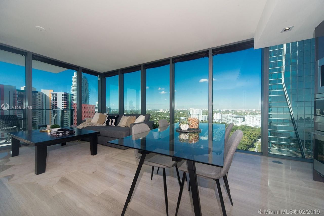 Flat in Miami, USA, 75 m² - picture 1