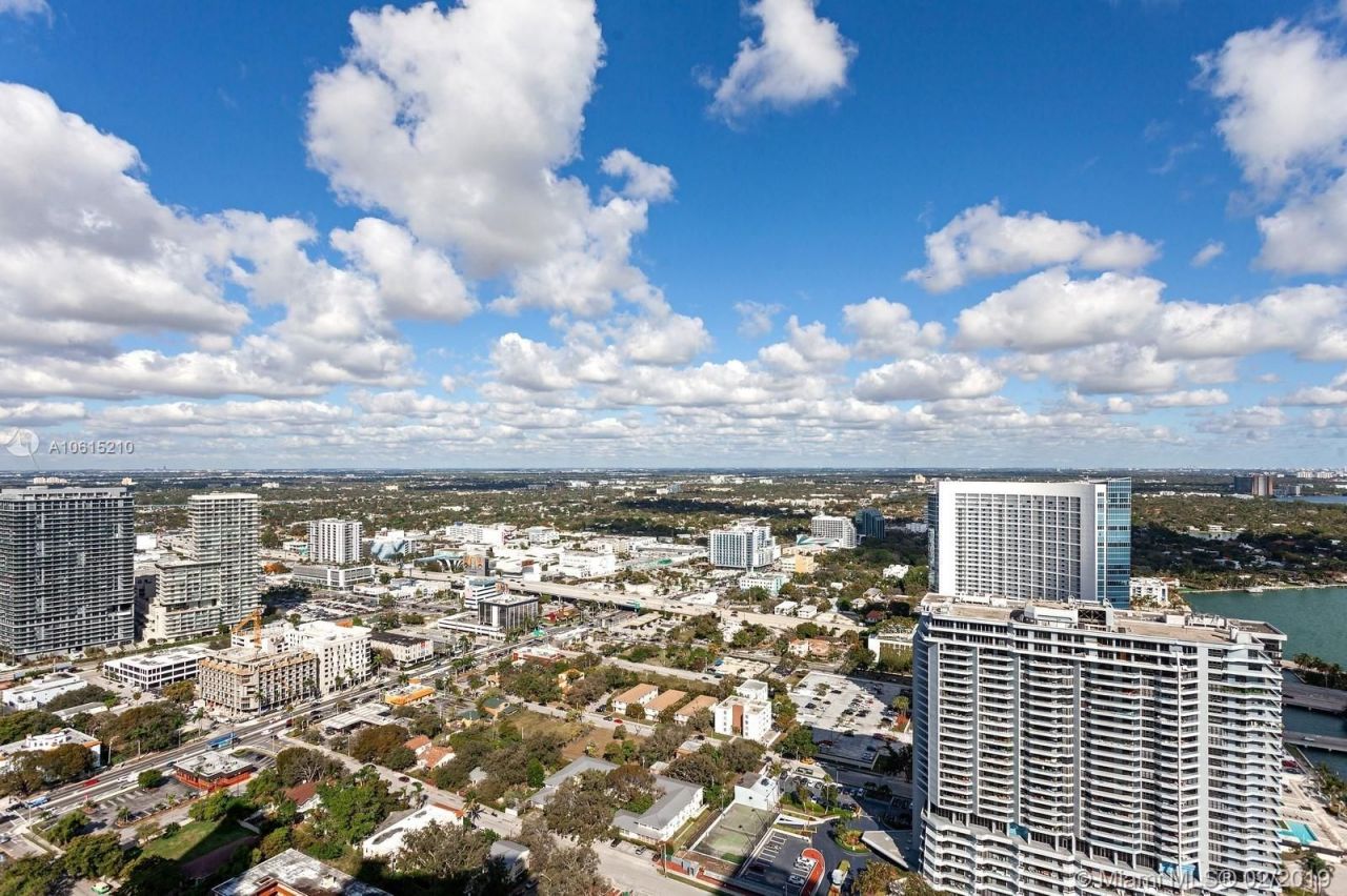 Piso en Miami, Estados Unidos, 90 m² - imagen 12