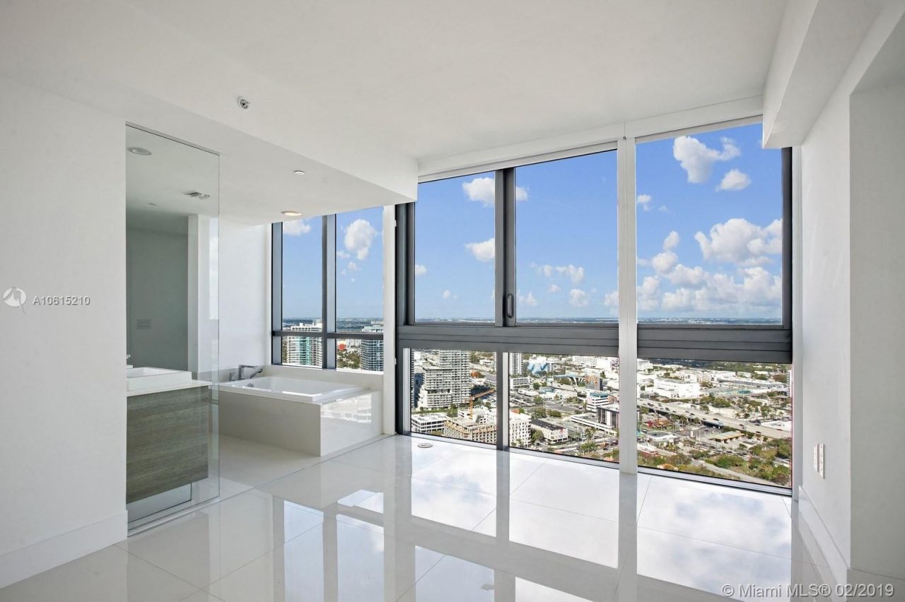 Piso en Miami, Estados Unidos, 90 m² - imagen 9