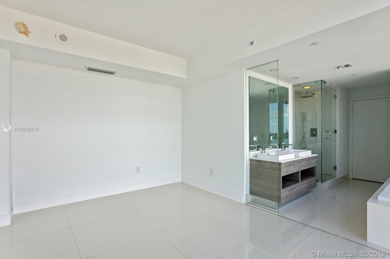 Piso en Miami, Estados Unidos, 90 m² - imagen 17