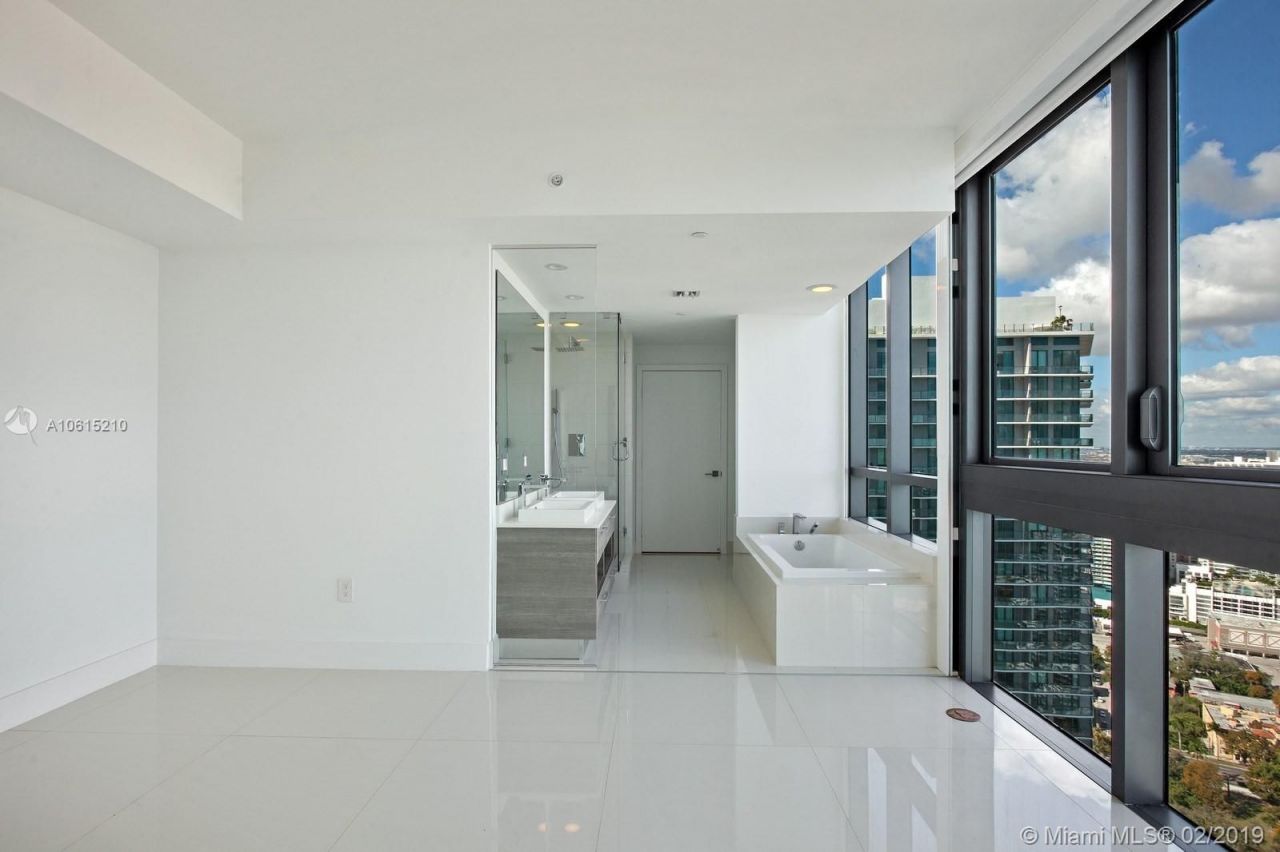 Piso en Miami, Estados Unidos, 90 m² - imagen 3