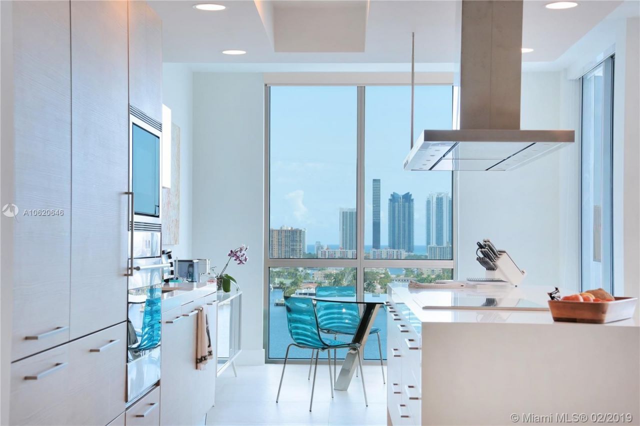 Appartement à Miami, États-Unis, 250 m² - image 1