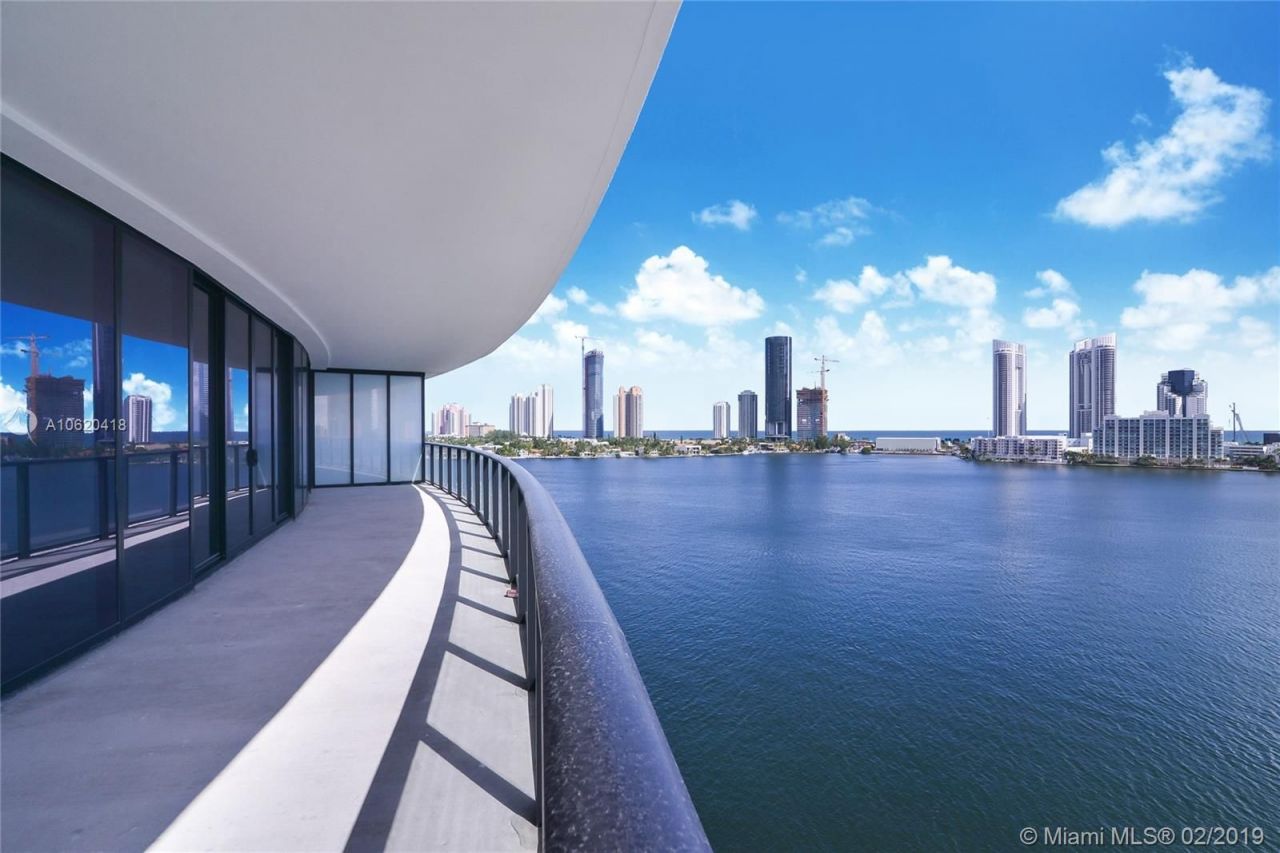 Flat in Miami, USA, 270 m² - picture 1