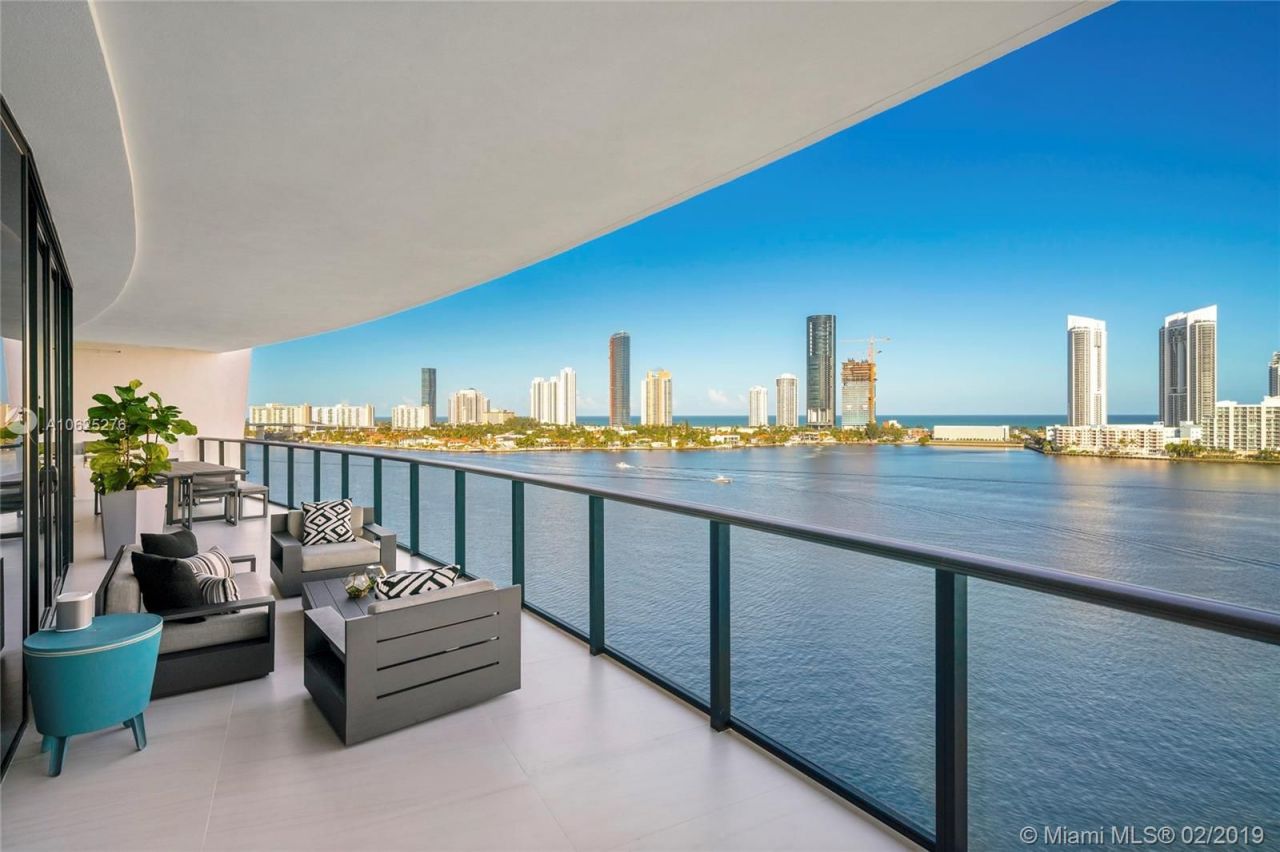 Flat in Miami, USA, 430 m² - picture 1