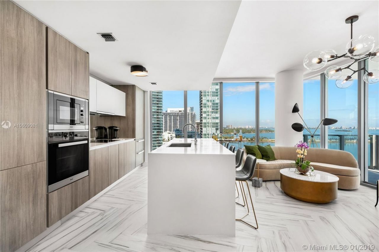 Flat in Miami, USA, 180 m² - picture 1