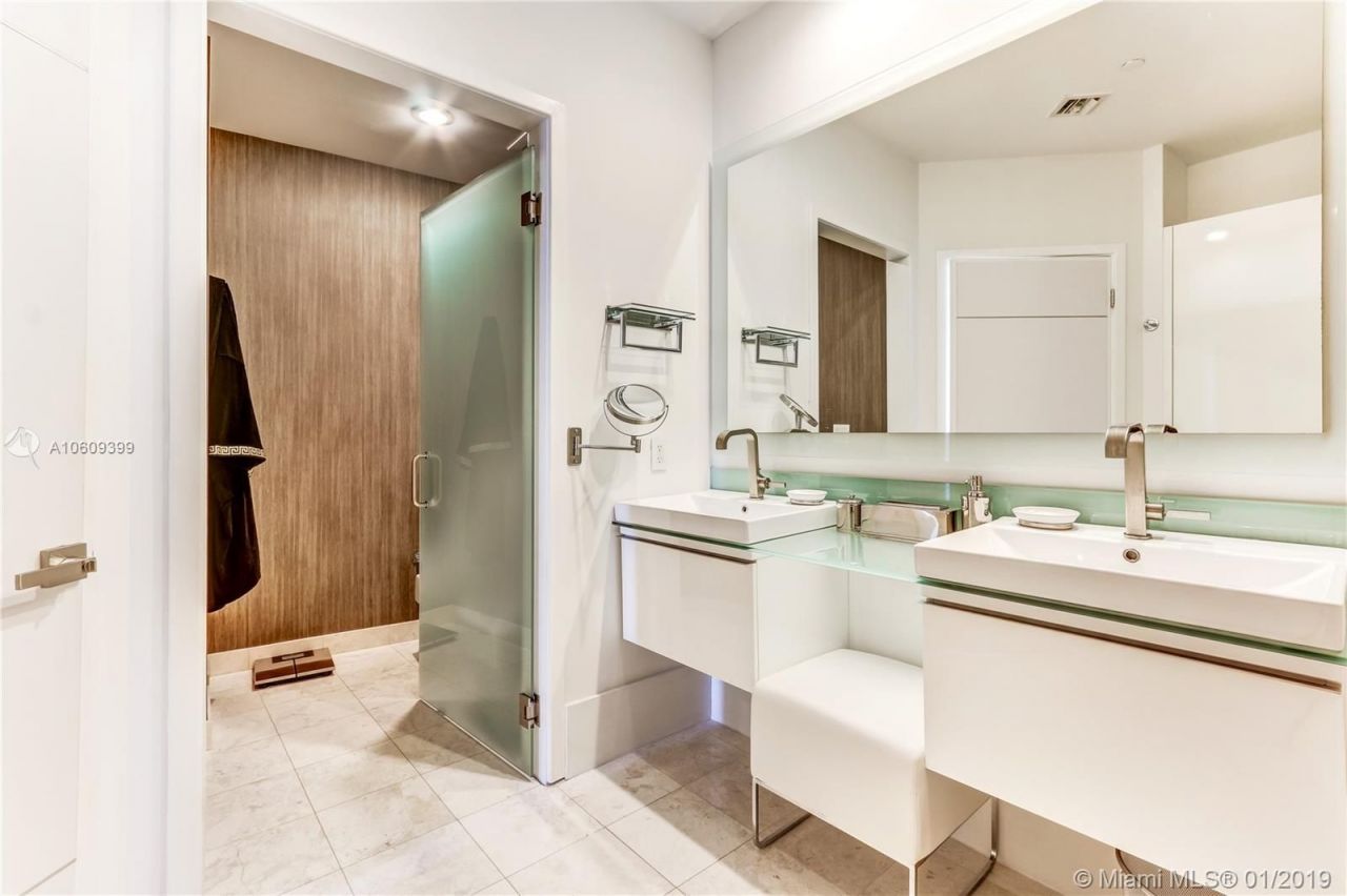 Flat in Miami, USA, 170 m² - picture 12