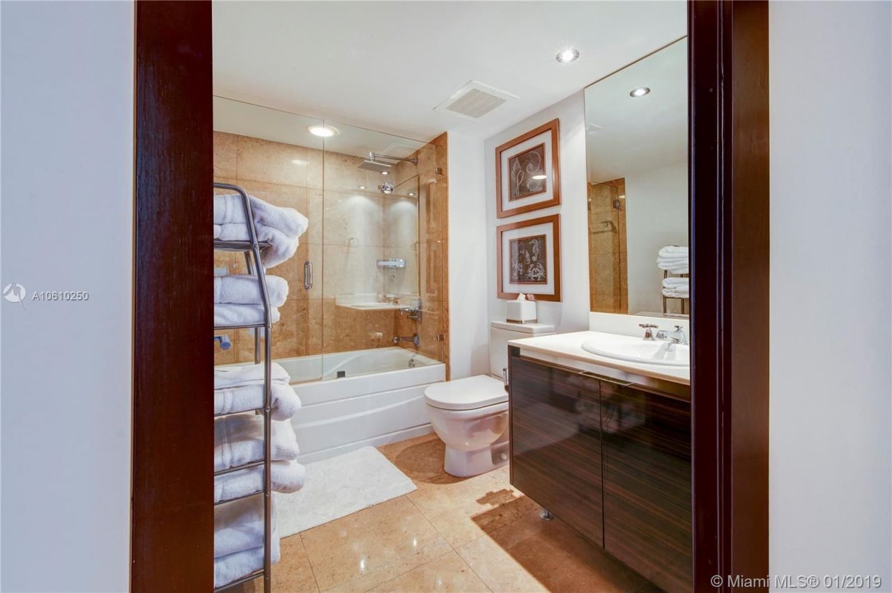 Piso en Miami, Estados Unidos, 150 m² - imagen 5