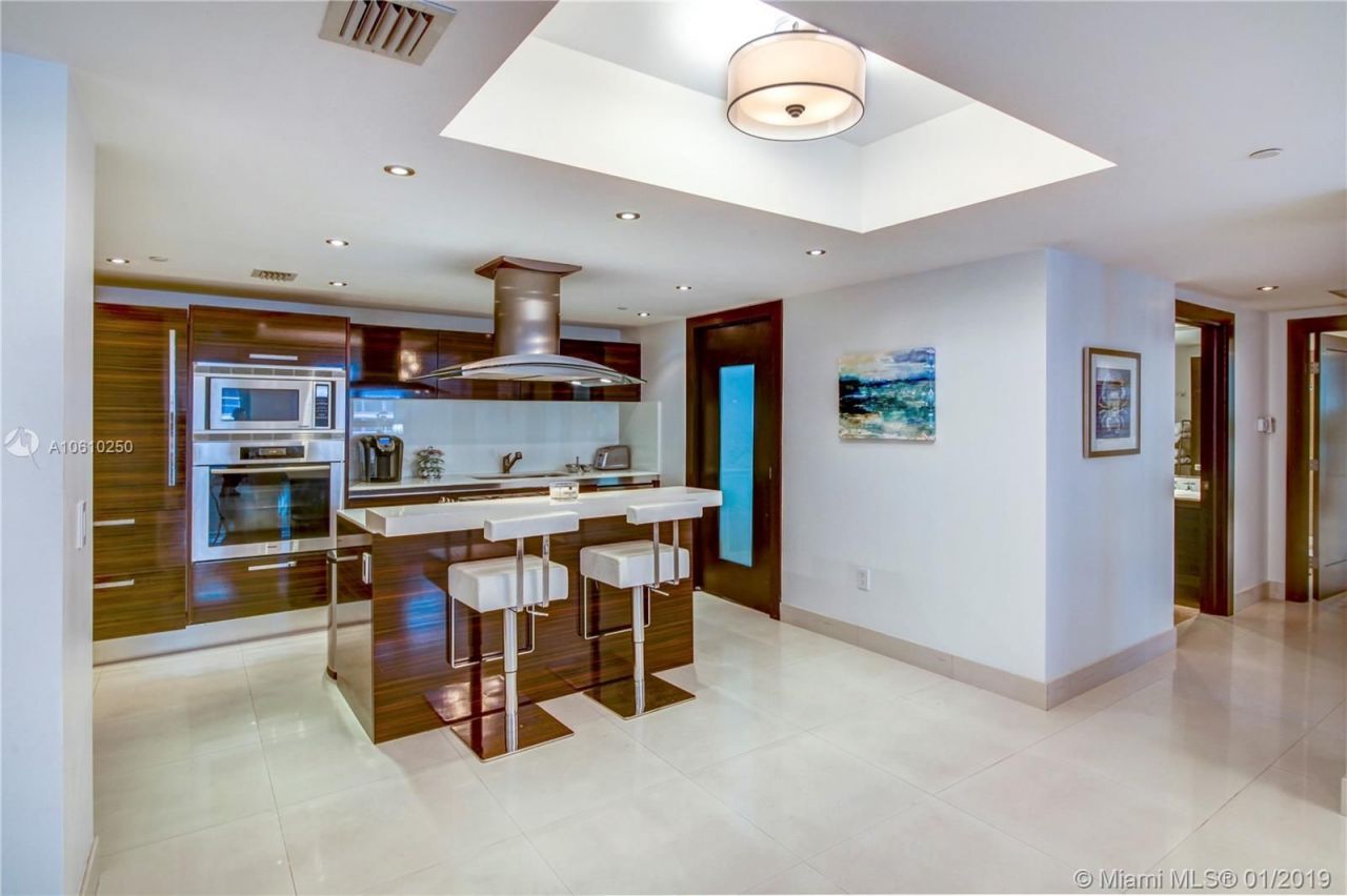 Piso en Miami, Estados Unidos, 150 m² - imagen 14