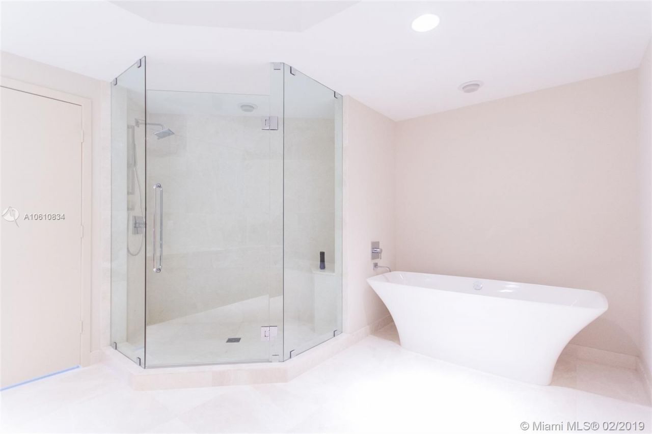 Flat in Miami, USA, 210 m² - picture 13