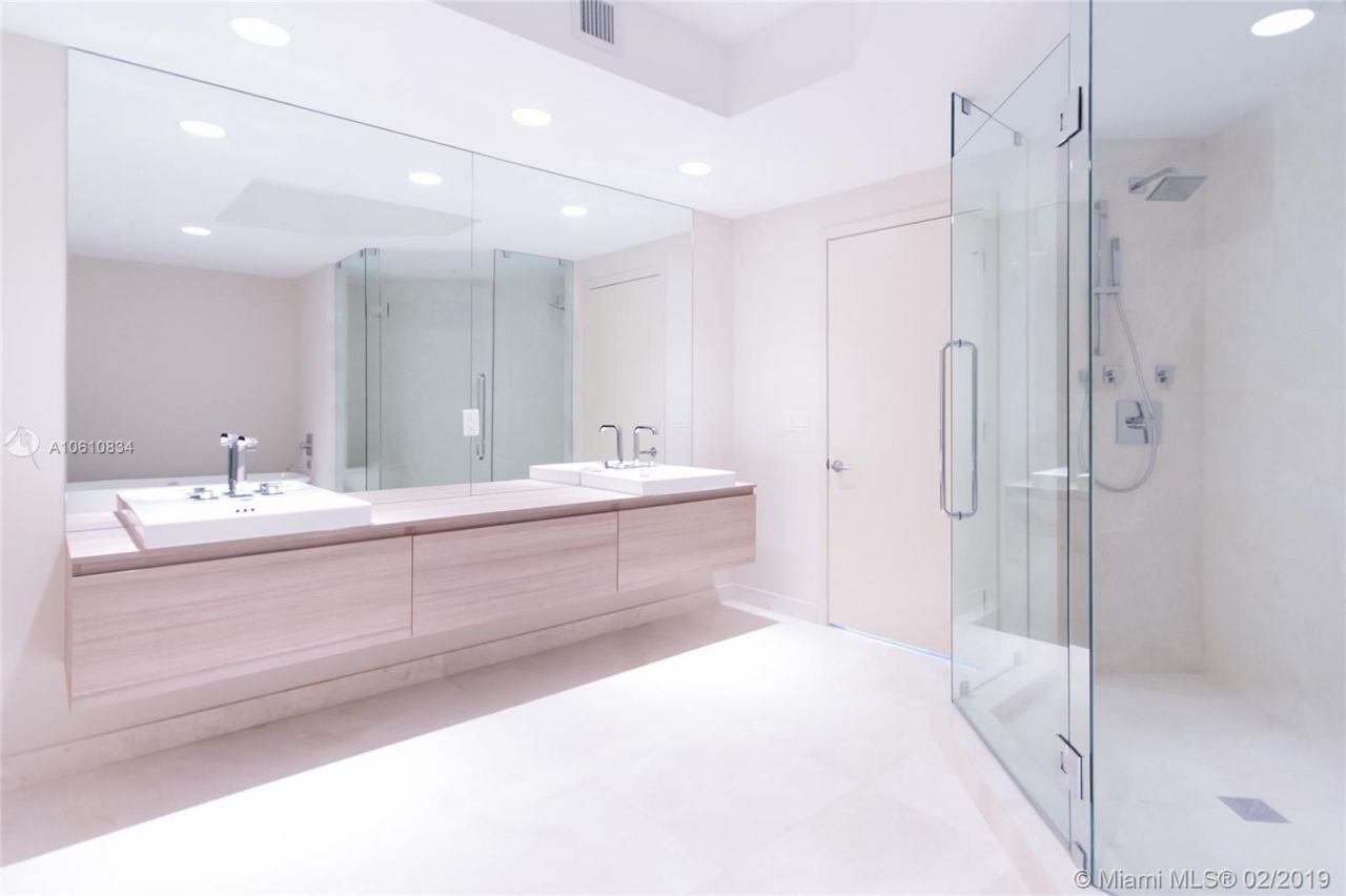 Flat in Miami, USA, 210 m² - picture 14