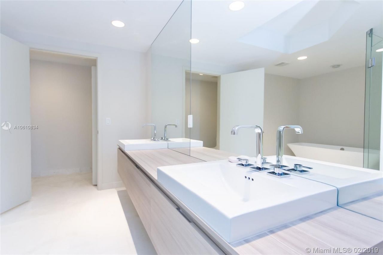 Flat in Miami, USA, 210 m² - picture 15