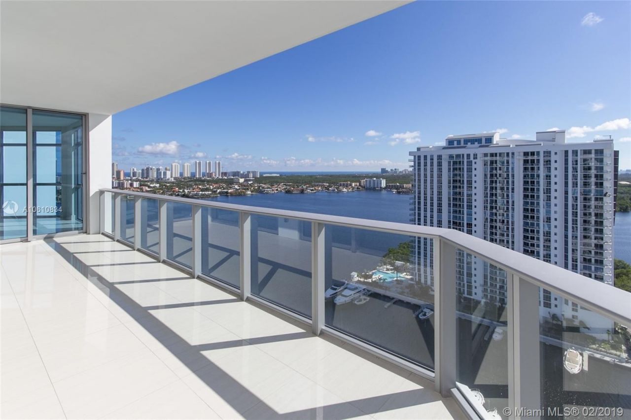 Flat in Miami, USA, 210 m² - picture 2