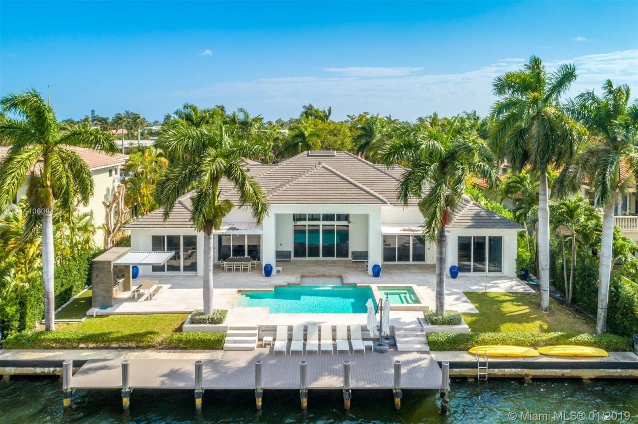 Villa à Miami, États-Unis, 500 m² - image 1