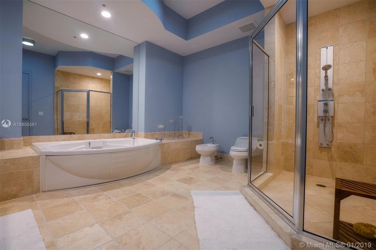 Ático en Miami, Estados Unidos, 640 m² - imagen 5