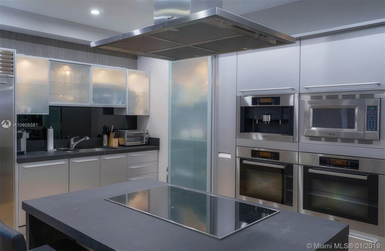 Ático en Miami, Estados Unidos, 640 m² - imagen 12