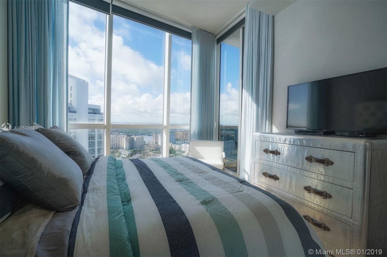 Ático en Miami, Estados Unidos, 640 m² - imagen 14