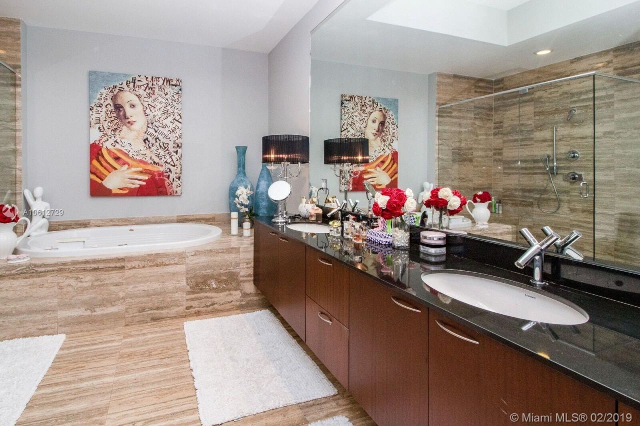 Flat in Miami, USA, 200 m² - picture 14