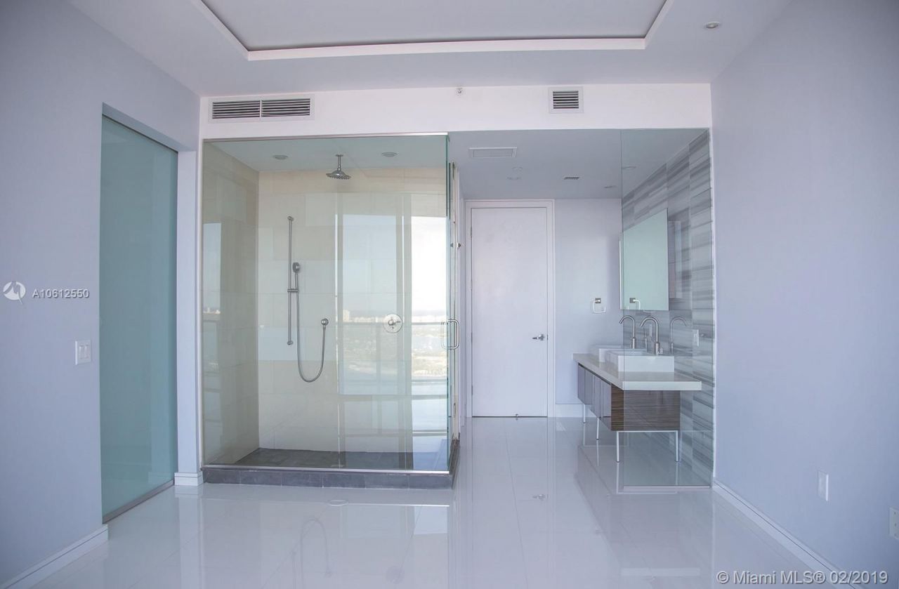 Flat in Miami, USA, 150 m² - picture 13