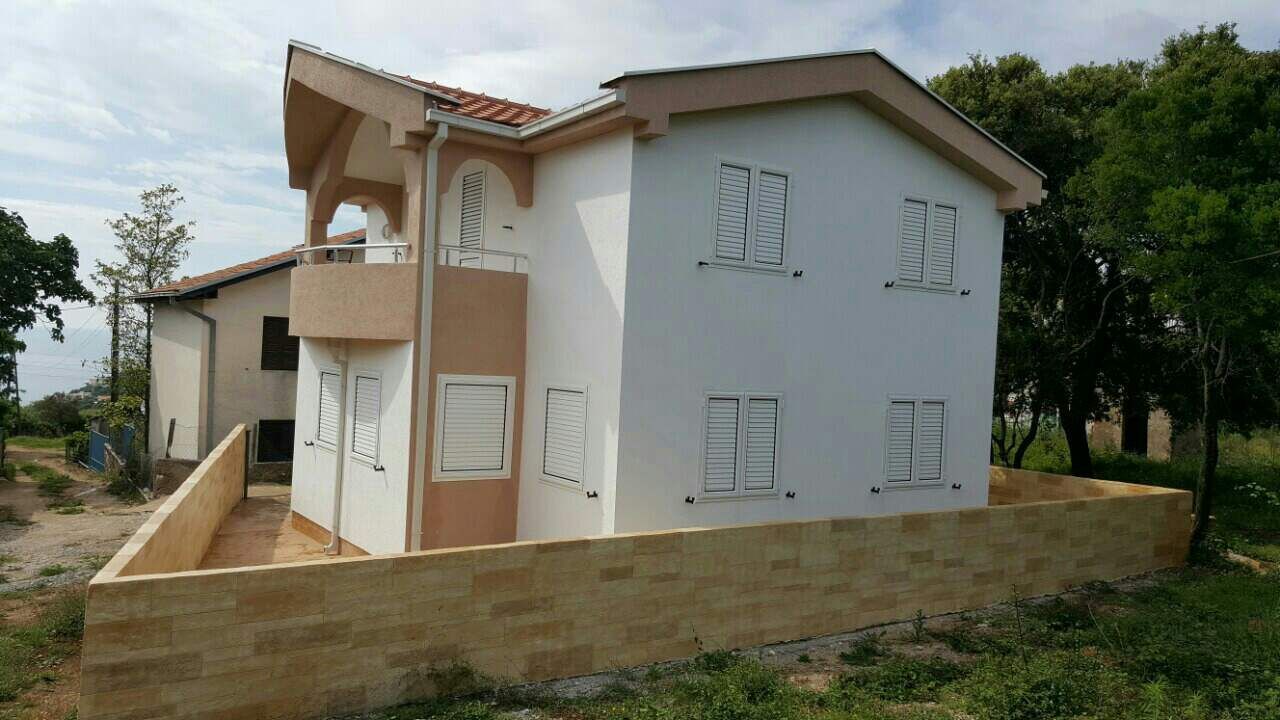 Haus in Utjeha, Montenegro, 114 m² - Foto 1