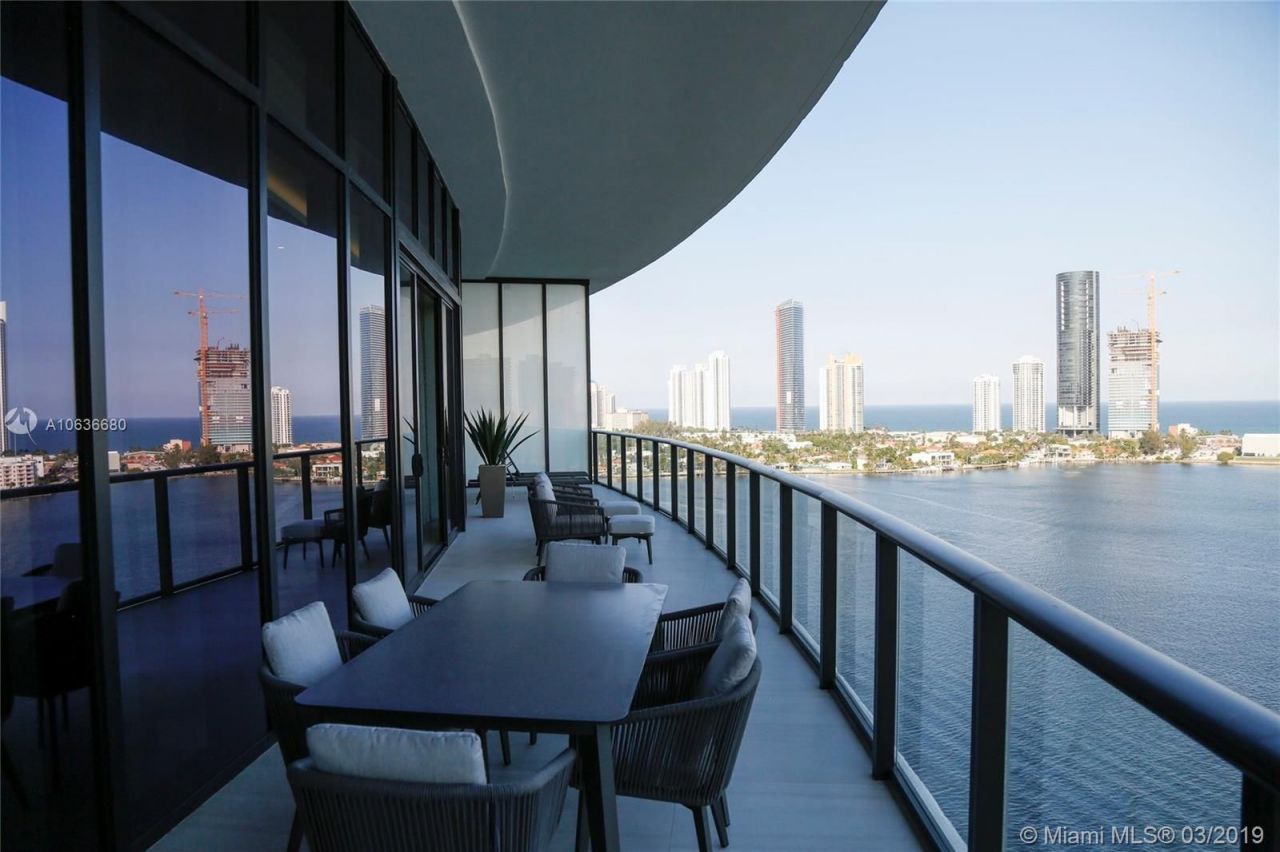 Penthouse in Miami, USA, 650 m² - picture 3