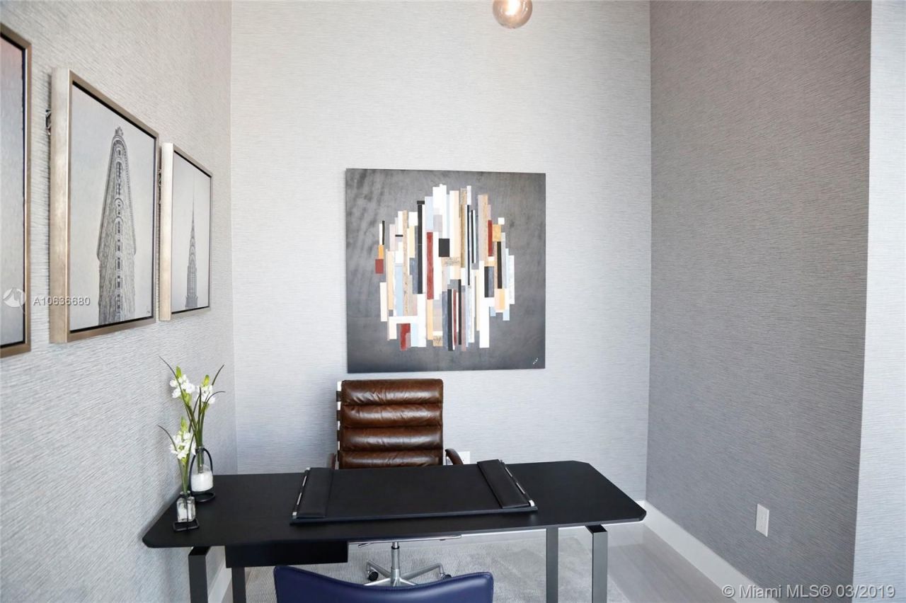 Penthouse in Miami, USA, 650 m² - picture 4