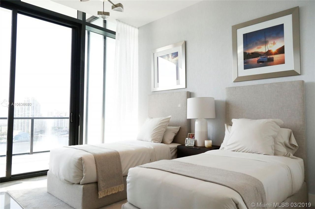 Penthouse in Miami, USA, 650 m² - picture 7