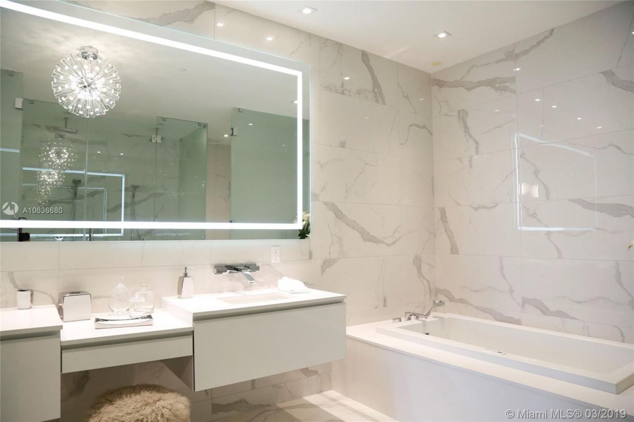 Penthouse in Miami, USA, 650 m² - picture 6