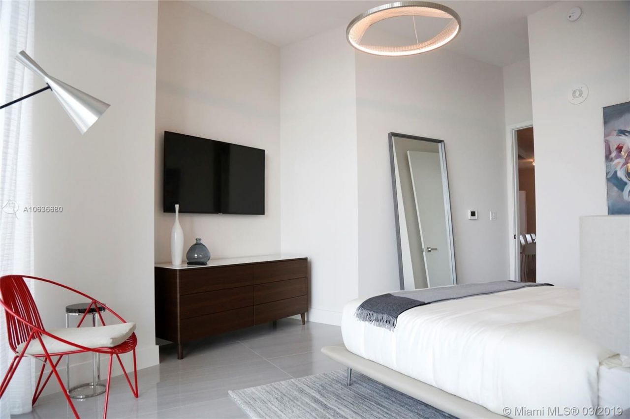 Penthouse in Miami, USA, 650 m² - picture 8