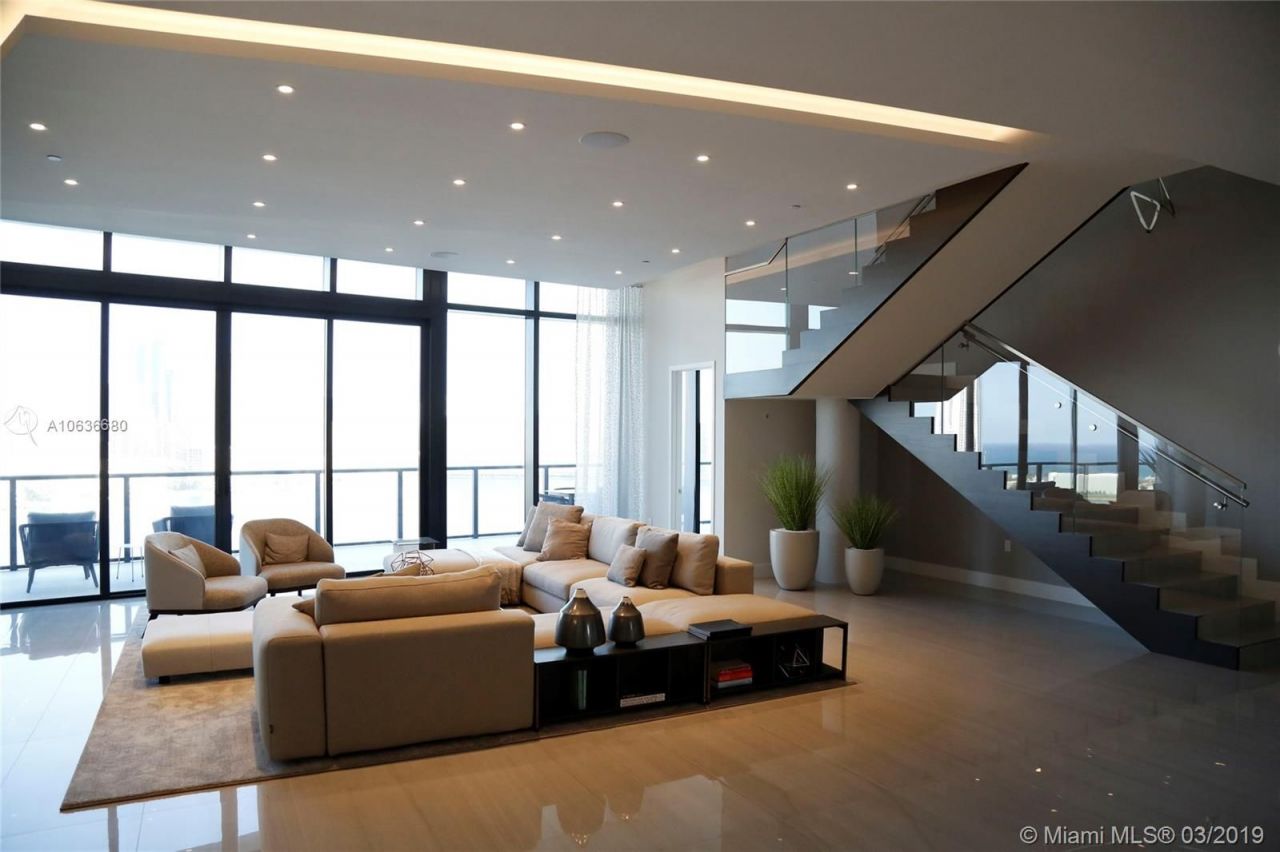 Penthouse in Miami, USA, 650 m² - picture 12