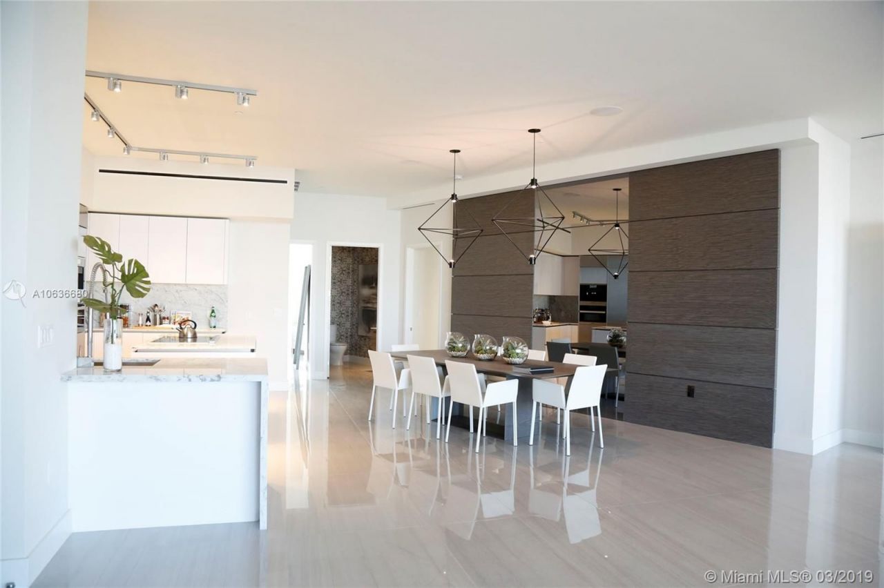 Penthouse in Miami, USA, 650 m² - picture 15